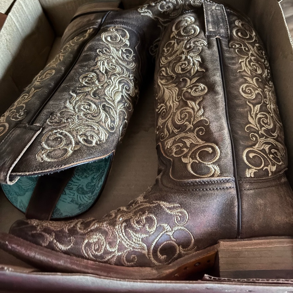 Corral Women's Embroidered Western Boots - Brown and Cream